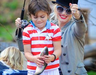 Copii la pescuit :) - 526590.jpg